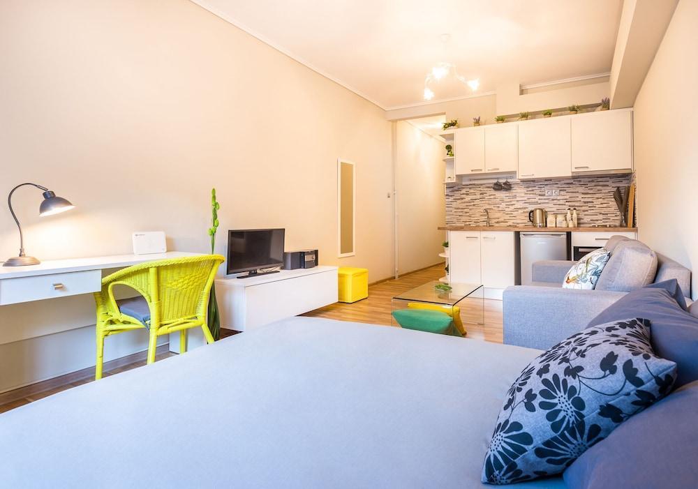 Exceptionally Located Studio Apartment Ateny Zewnętrze zdjęcie