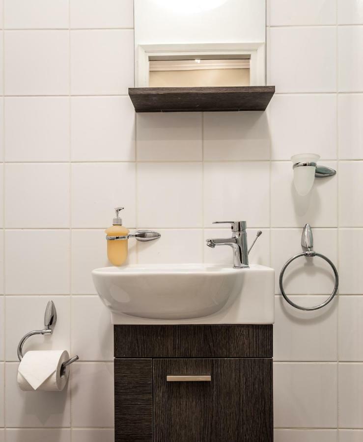 Exceptionally Located Studio Apartment Ateny Zewnętrze zdjęcie