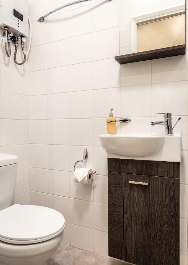 Exceptionally Located Studio Apartment Ateny Zewnętrze zdjęcie