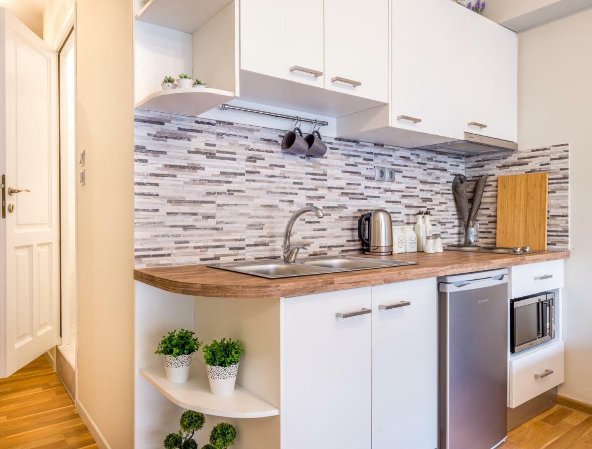 Exceptionally Located Studio Apartment Ateny Zewnętrze zdjęcie